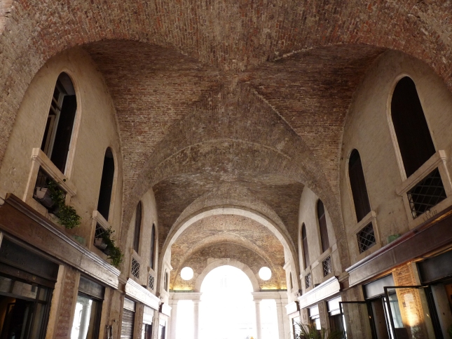 Basilica Palladiana. Calle interior transversal