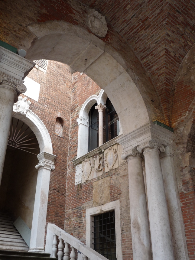 Basílica Palladiana. Detalle del acceso al campanile